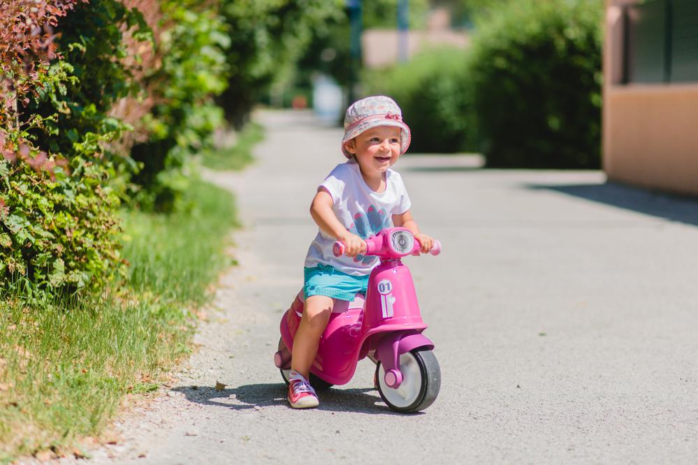 SMOBY PORTEUR SCOOTER ROSE B B Trotteurs et jouets sauteurs